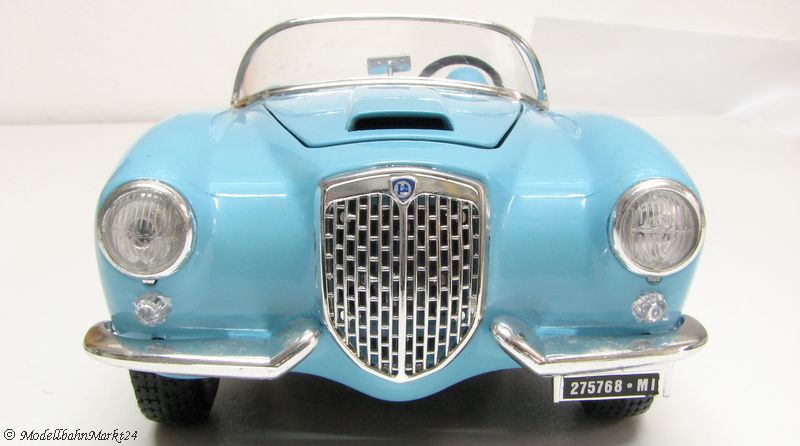 BBURAGO 3010 Lancia Aurelia B24 Spider 1955 blau