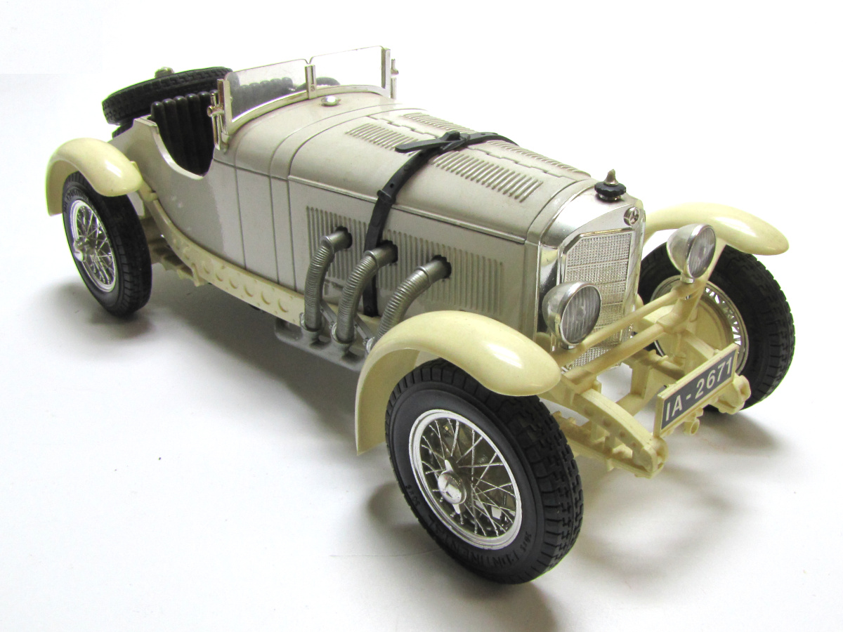 BBURAGO Mercedes-Benz SSK (1928) Roadster creme/beige Oldtimer-Modell Scale 1:18
