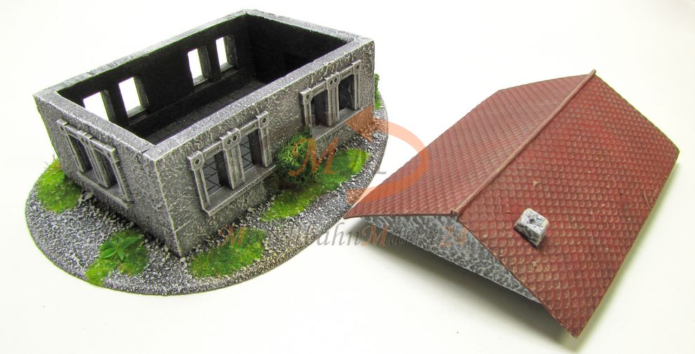 Gelände Haus I grau mit rotem Ziegeldach Handarbeit geeignet für Spur 0 1:43 NEU