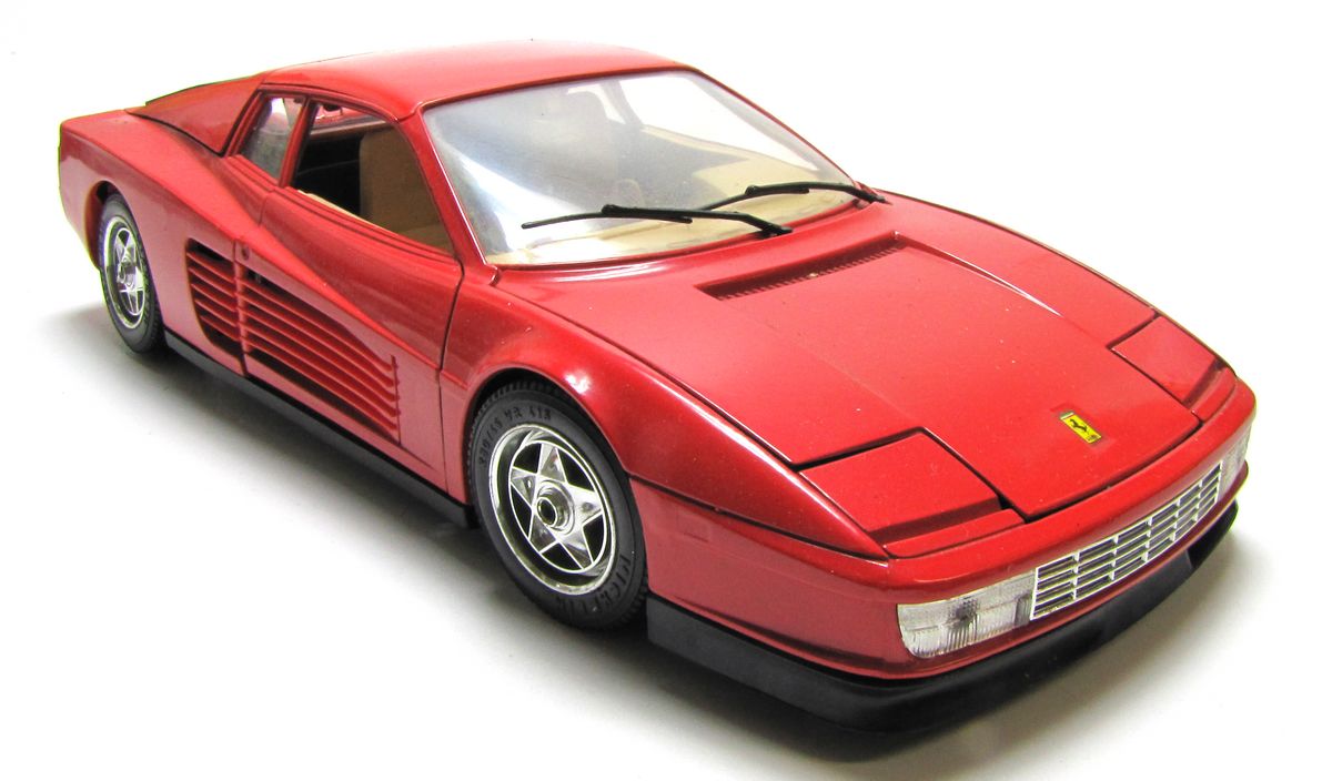 BBURAGO 3019 Ferrari Testarossa (1984) Coupé rot Sportwagen-Modell Scale 1:18