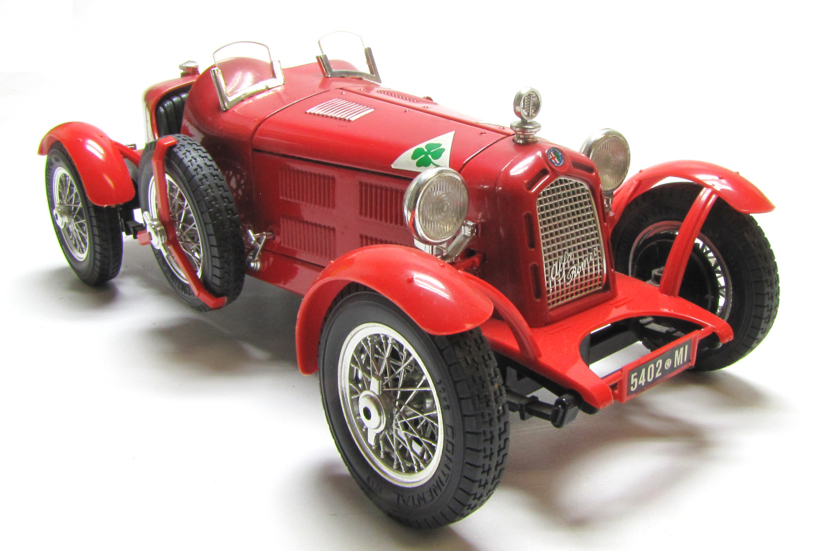 BBURAGO Alfa Romeo 8c 2300 Monza (1934) Roadster rot Sportwagen-Modell Scale 1:18