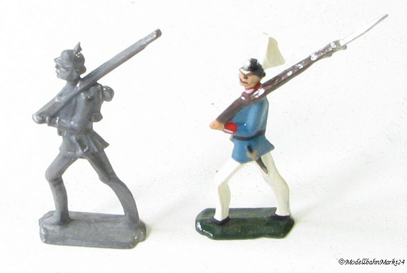 Zinnfiguren 2 Soldaten ca. 40 mm un- & bemalt Sammler