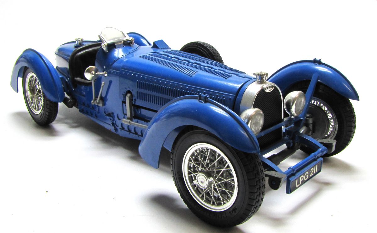 BBURAGO Bugatti Type 59 (1934) Roadster blau Rennwagen-Modell 1:18